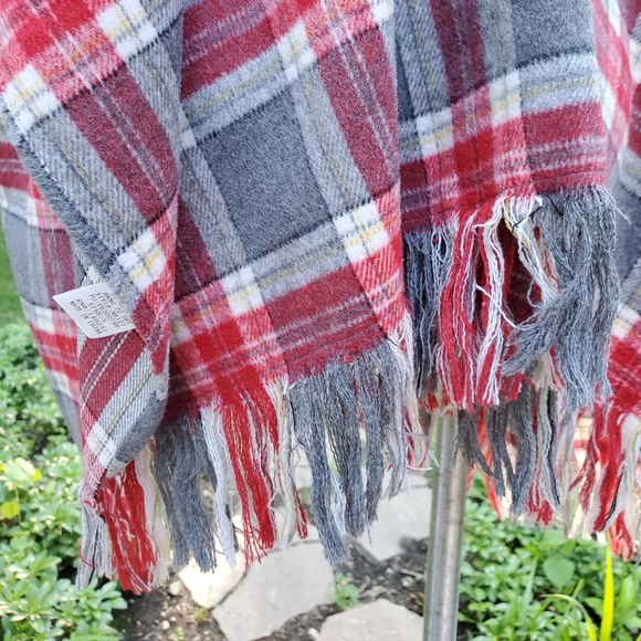 Kori America Red and Gray Plaid Flannel Wrap NWT - Picture 8 of 12
